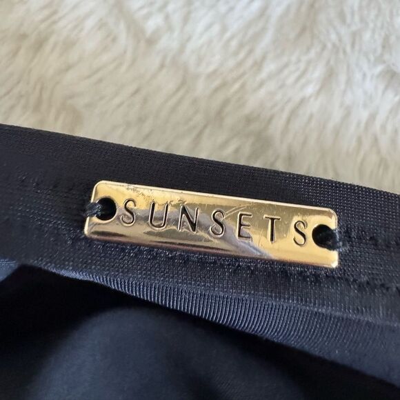 Sunsets Black Twist Front Tankini Top Sz 36DD Underwire Support Beach Travel - Picture 2 of 5